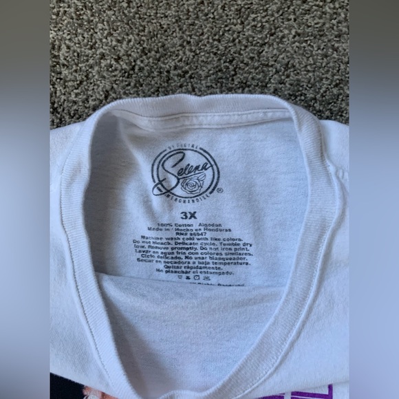 Vintage Plus size Selena! Oversized tee - Picture 3 of 3